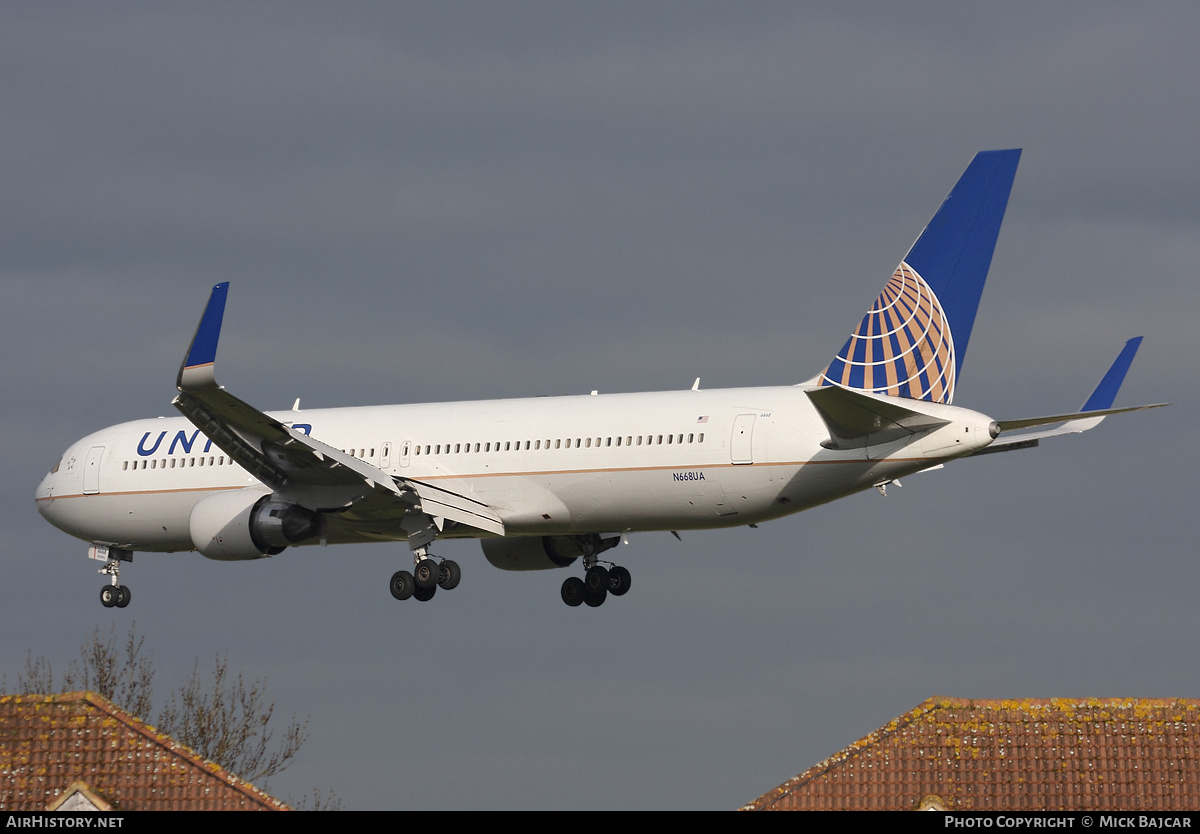 Aircraft Photo of N668UA | Boeing 767-322/ER | United Airlines | AirHistory.net #991