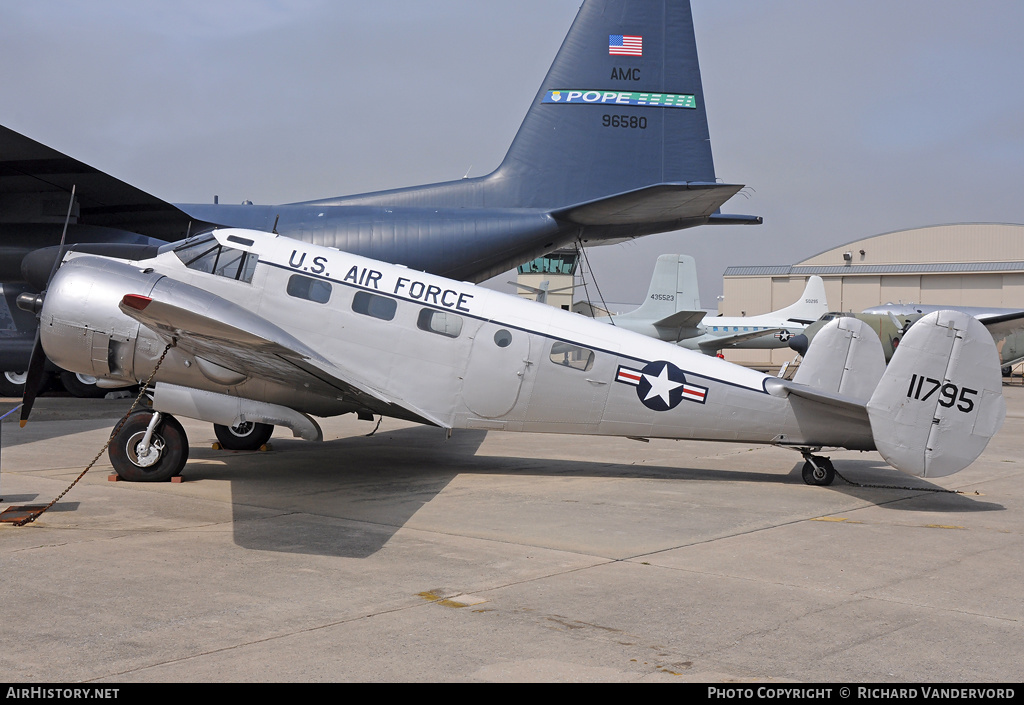 Aircraft Photo of 51-11795 / 11795 | Beech C-45G Expeditor | USA - Air Force | AirHistory.net #1268