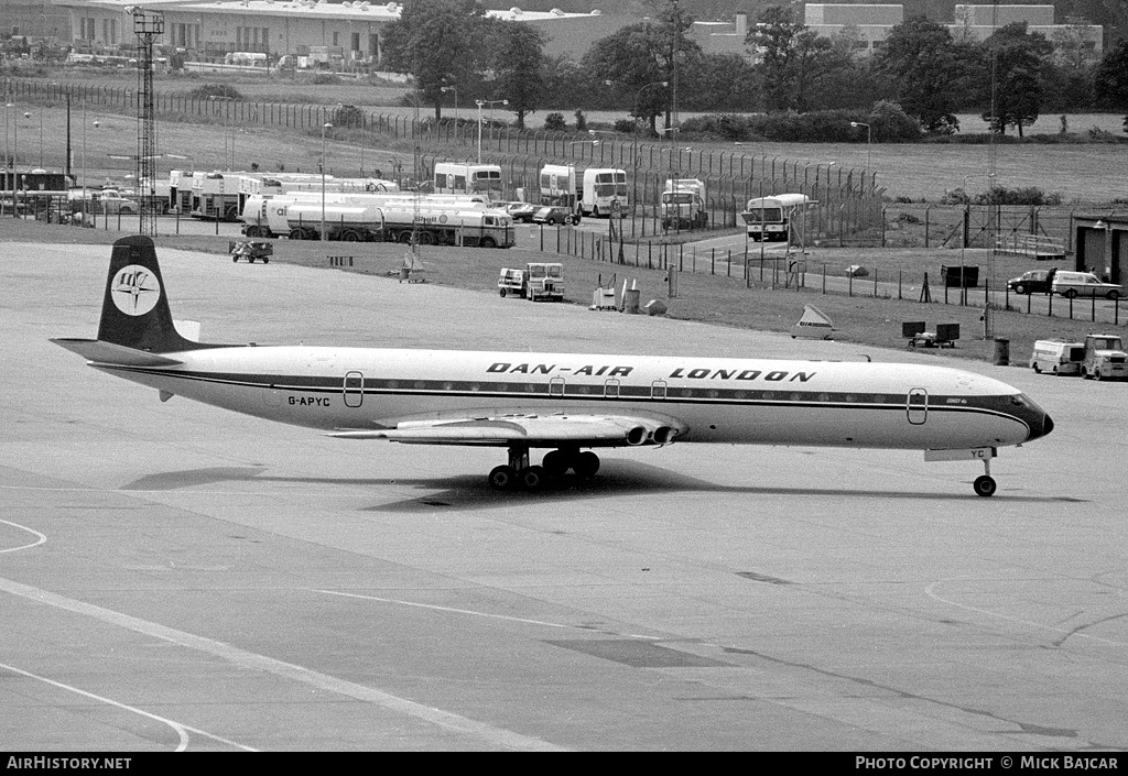 Aircraft Photo of G-APYC | De Havilland D.H. 106 Comet 4B | Dan-Air London | AirHistory.net #1733