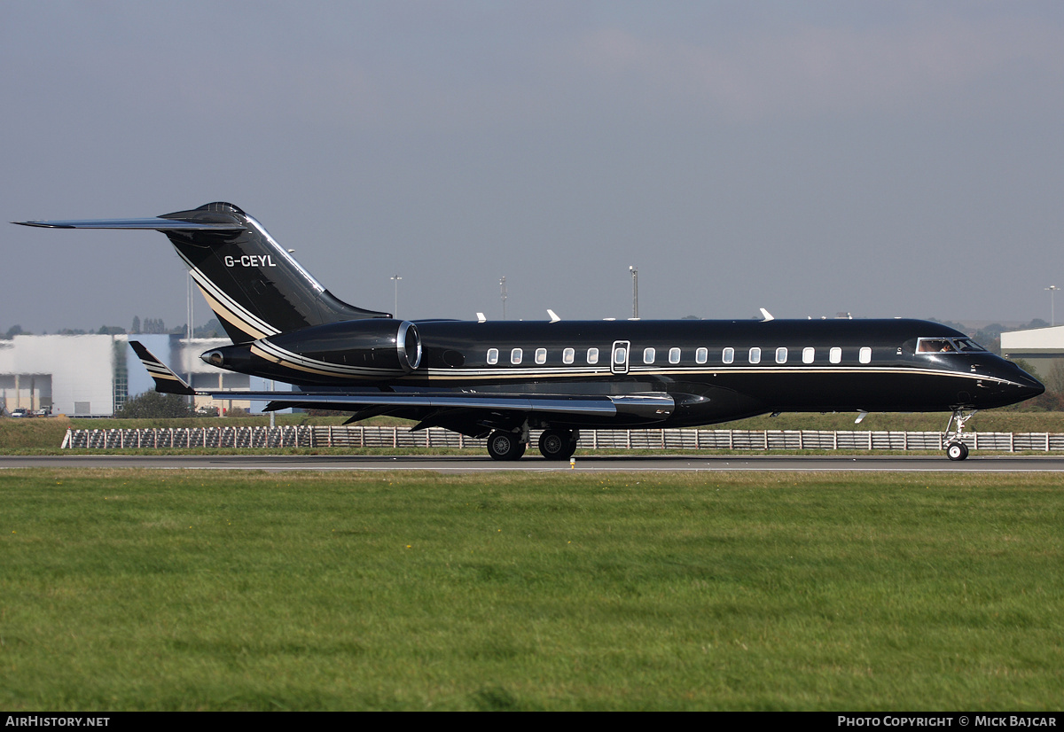 Aircraft Photo of G-CEYL | Bombardier Global Express (BD-700-1A10) | AirHistory.net #1837