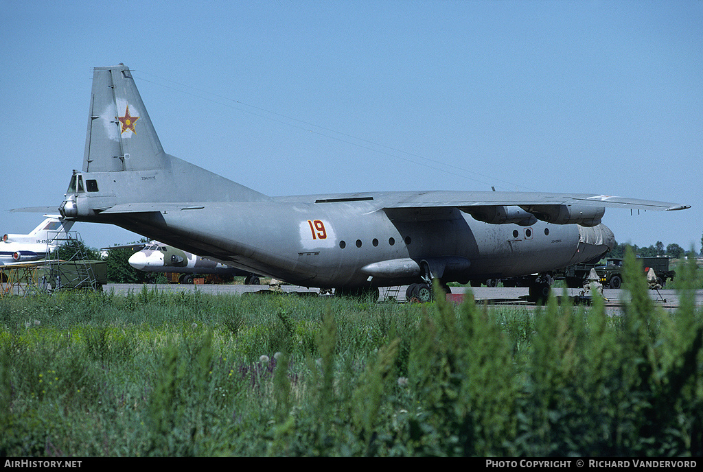 Aircraft Photo of 19 red | Antonov An-12 | Kazakhstan - Air Force | AirHistory.net #2000