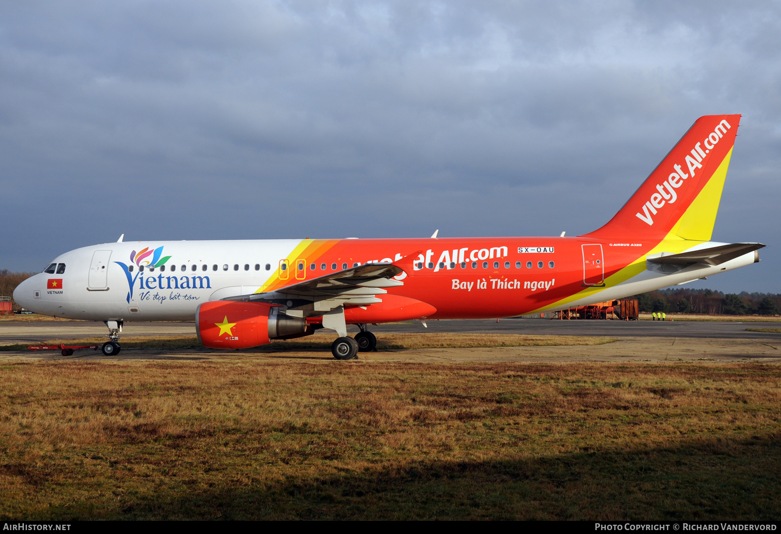 Aircraft Photo of SX-OAU | Airbus A320-214 | VietJet Air | AirHistory.net #2085