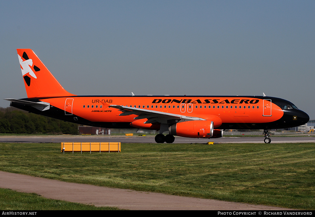 Aircraft Photo of UR-DAB | Airbus A320-231 | Donbassaero | AirHistory.net #2180