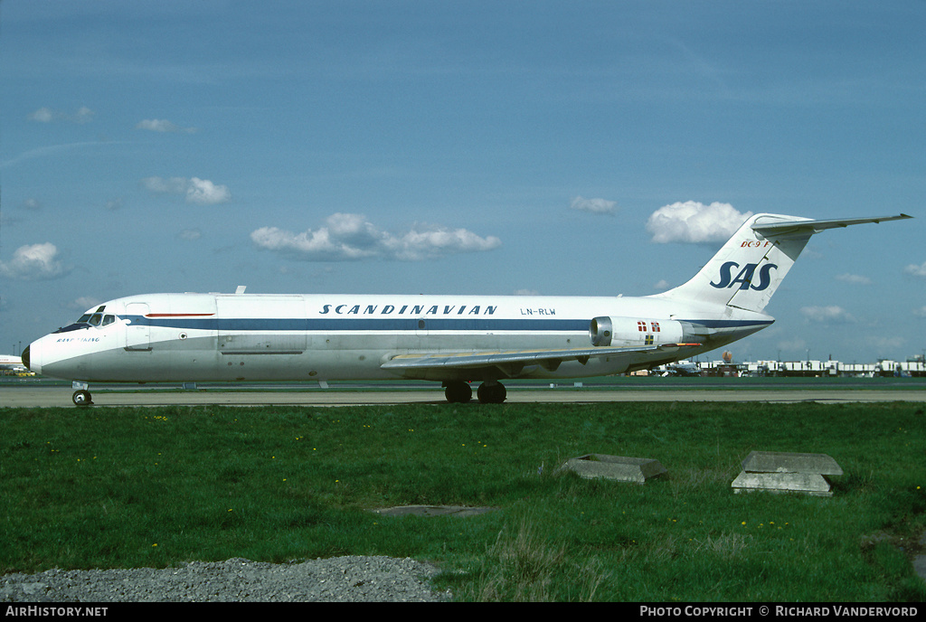 Aircraft Photo of LN-RLW | McDonnell Douglas DC-9-33F | Scandinavian Airlines - SAS | AirHistory.net #2368