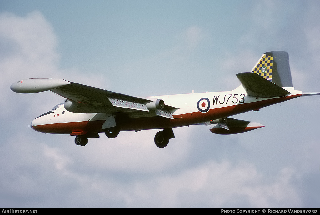 Aircraft Photo of WJ753 | English Electric Canberra B2 | UK - Air Force | AirHistory.net #2665