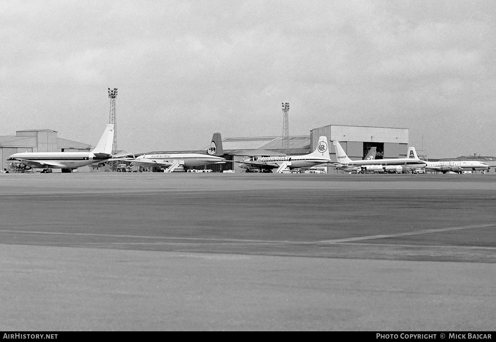 Airport photo of London - Luton (EGGW / LTN) in England, United Kingdom | AirHistory.net #3189