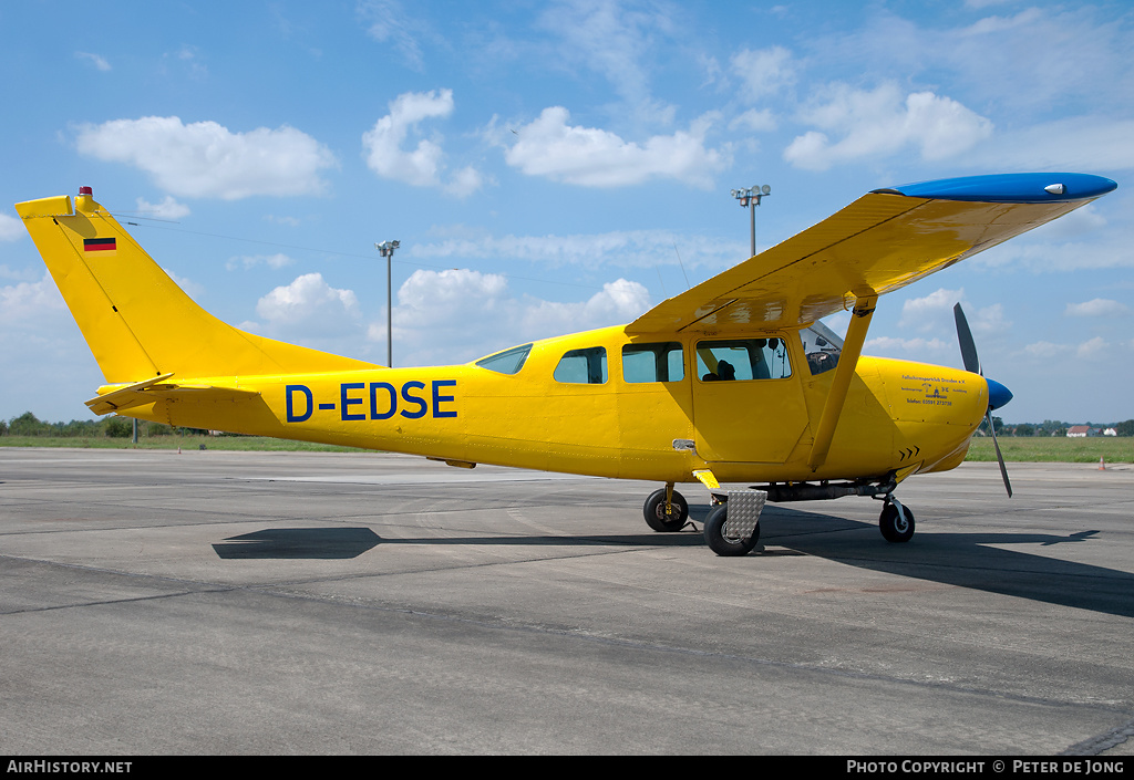 Aircraft Photo of D-EDSE | Cessna 210-5 | Fallschirmsportclub Dresden | AirHistory.net #3630