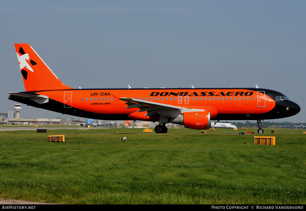 Aircraft Photo of UR-DAK | Airbus A320-211 | Donbassaero | AirHistory.net #3798