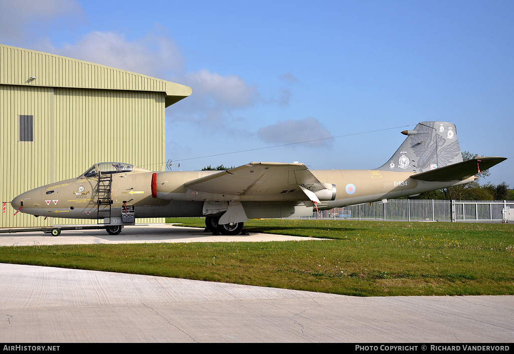 Aircraft Photo of G-OMHD / XH134 | English Electric Canberra PR9 | UK - Air Force | AirHistory.net #4072