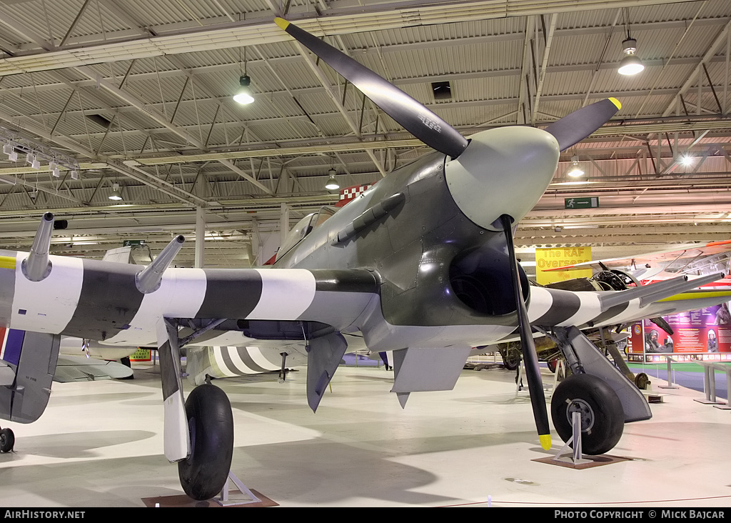 Aircraft Photo of MN235 | Hawker Typhoon Mk1B | UK - Air Force | AirHistory.net #4168