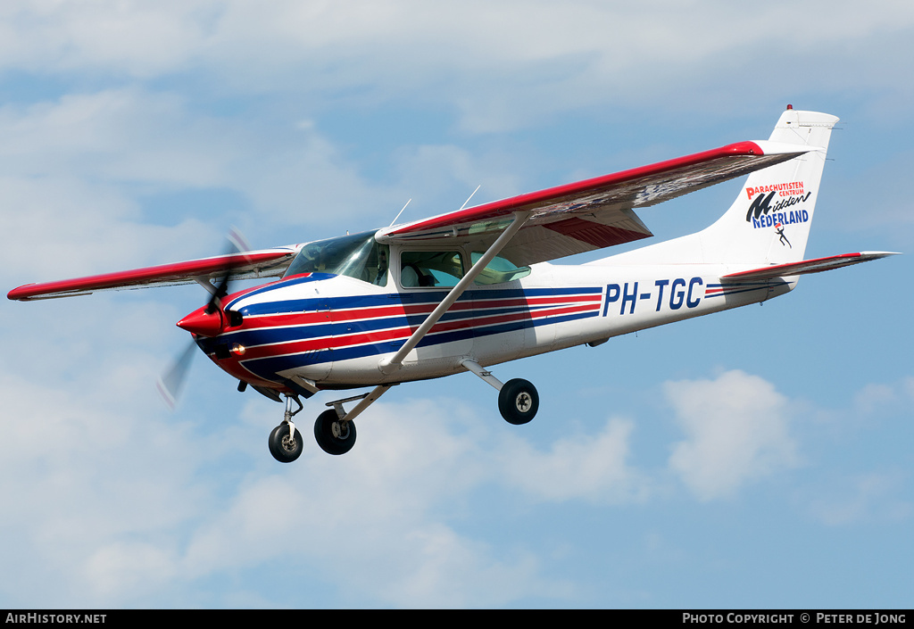 Aircraft Photo of PH-TGC | Cessna 182R Skylane | Parachutisten Centrum Midden Nederland | AirHistory.net #4272