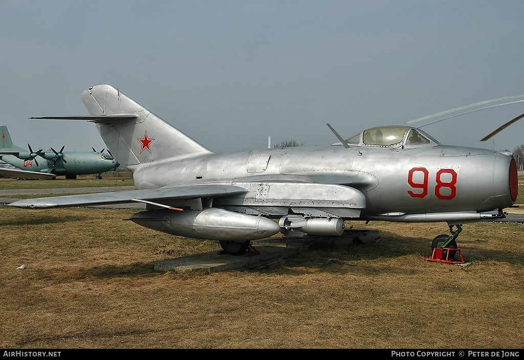 Aircraft Photo of 98 red | Mikoyan-Gurevich MiG-15bis (ISh) | Soviet Union - Air Force | AirHistory.net #5094