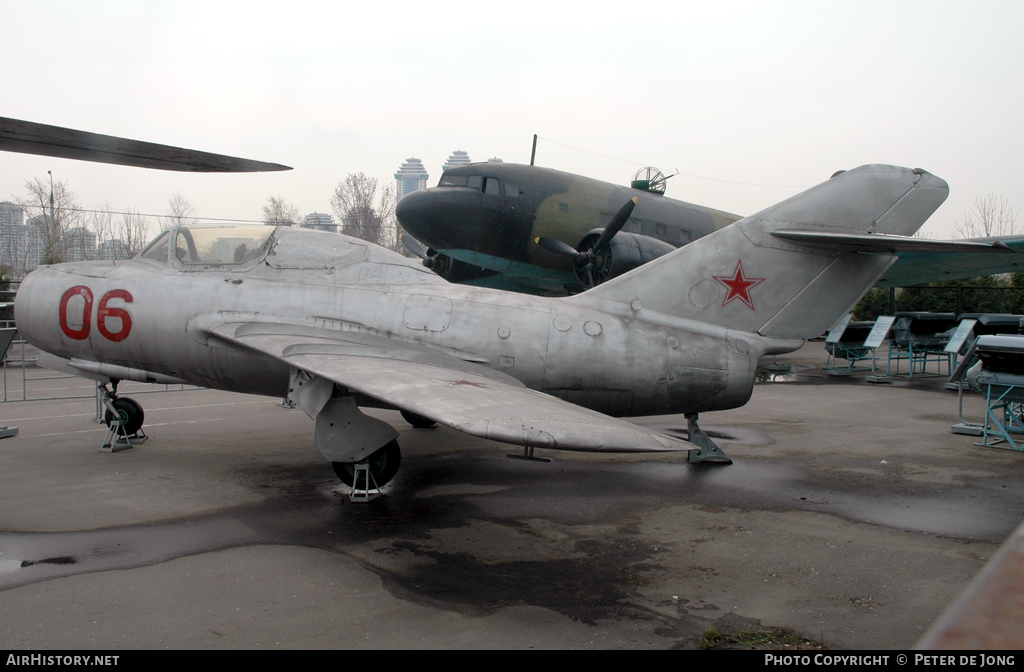 Aircraft Photo of 06 red | Mikoyan-Gurevich MiG-15UTI | Soviet Union - Air Force | AirHistory.net #5184