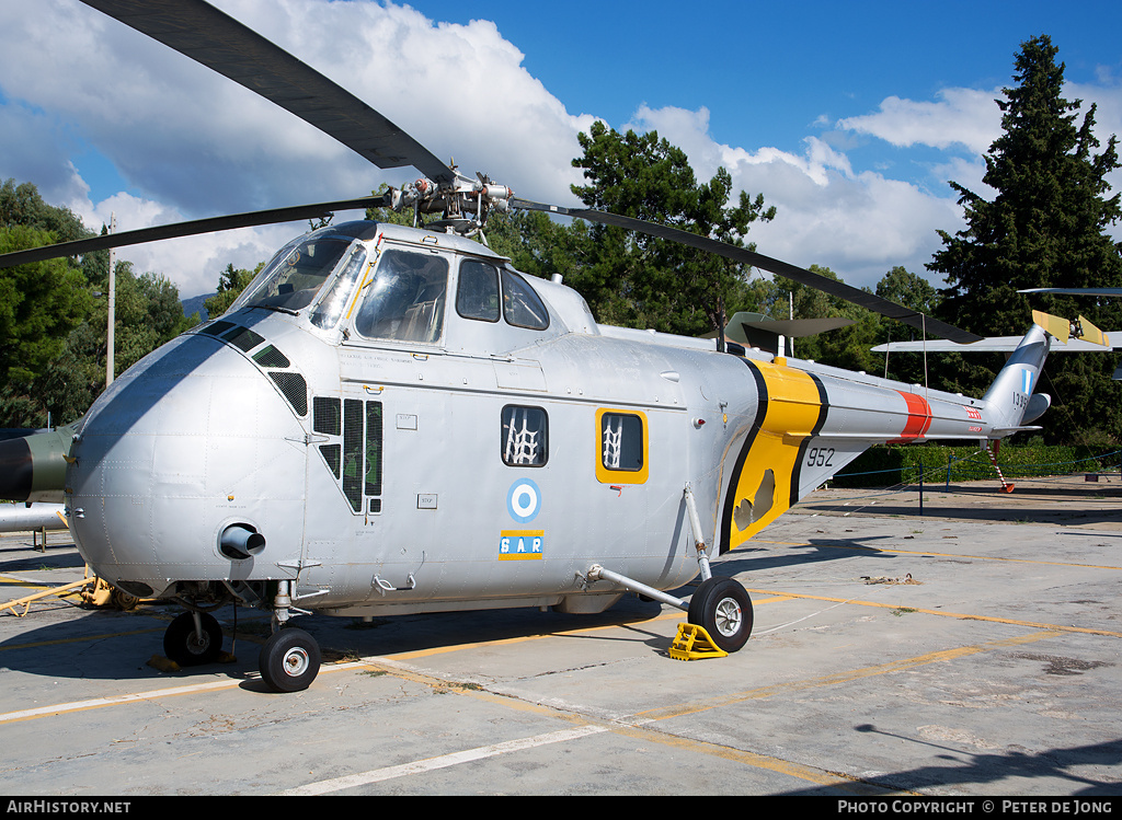 Aircraft Photo of 952 | Sikorsky UH-19B Chickasaw (S-55B) | Greece - Air Force | AirHistory.net #5406