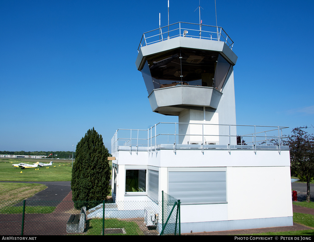 Airport photo of Lognes - Emerainville (LFPL) in France | AirHistory.net #5916