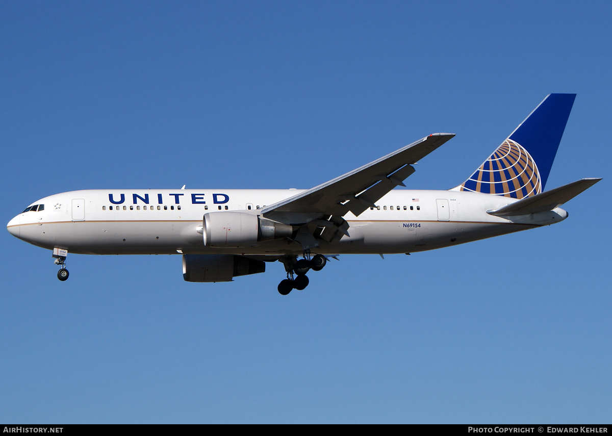 Aircraft Photo of N69154 | Boeing 767-224/ER | United Airlines | AirHistory.net #6473