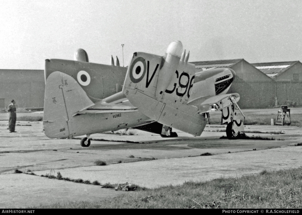 Aircraft Photo of VG962 | Fairey Firefly FR4 | UK - Navy | AirHistory.net #7626