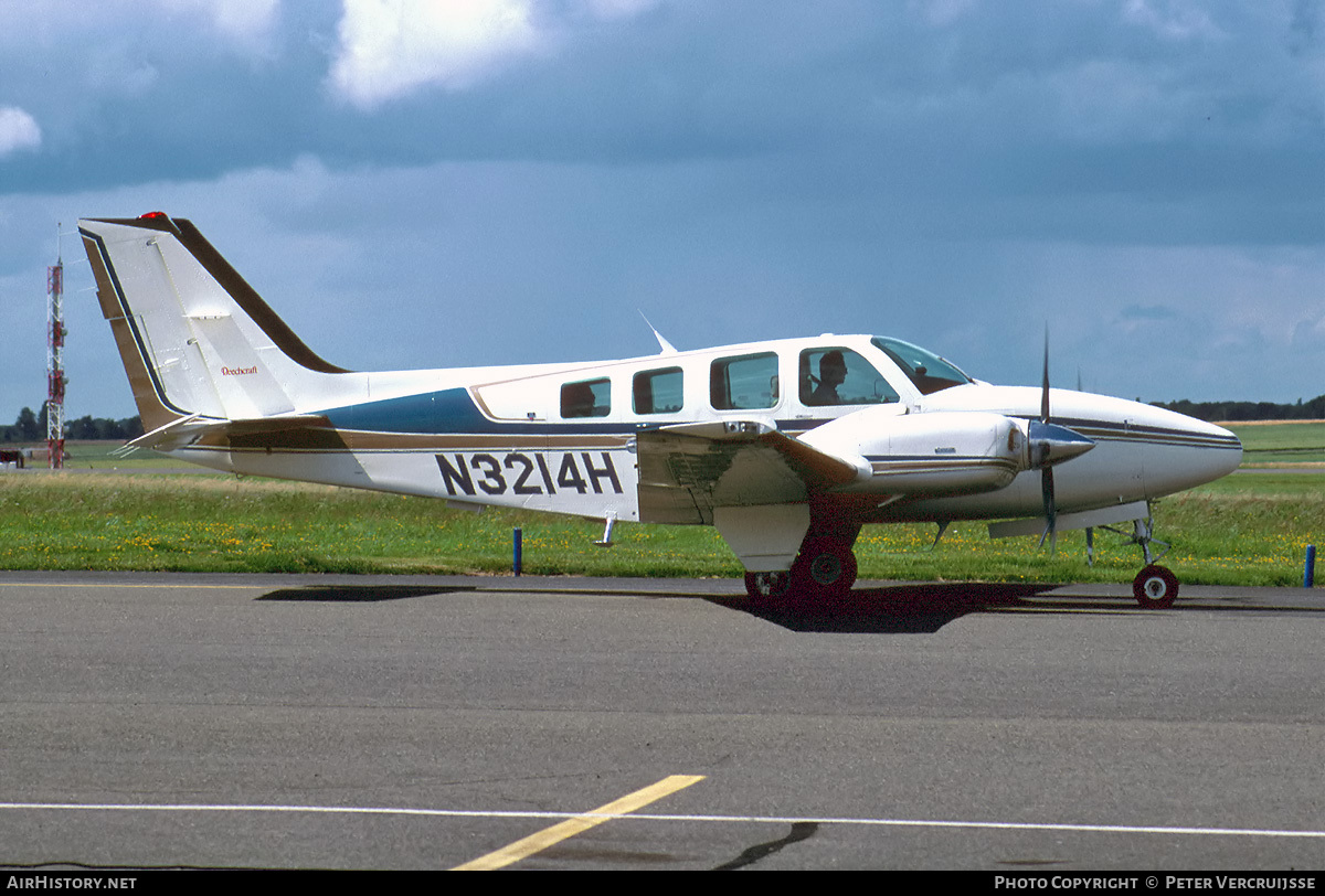 Aircraft Photo of N3214H | Beech 58 Baron | AirHistory.net #7766