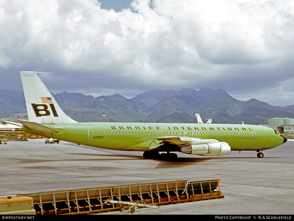 Aircraft Photo of N7097 | Boeing 707-327C | Braniff International Airways | AirHistory.net #7802