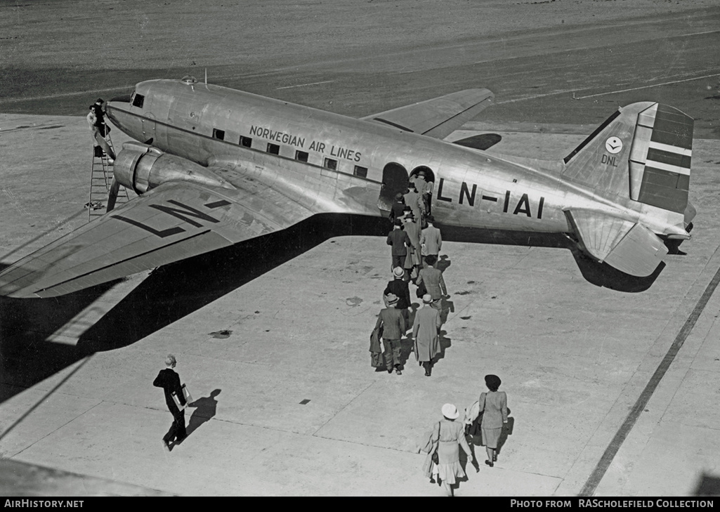 Aircraft Photo of LN-IAI | Douglas C-53D Skytrooper | Norwegian Air Lines - DNL | AirHistory.net #7821