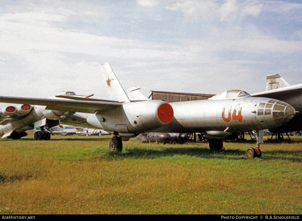 Aircraft Photo of 04 red | Ilyushin Il-28 | Soviet Union - Air Force | AirHistory.net #9077