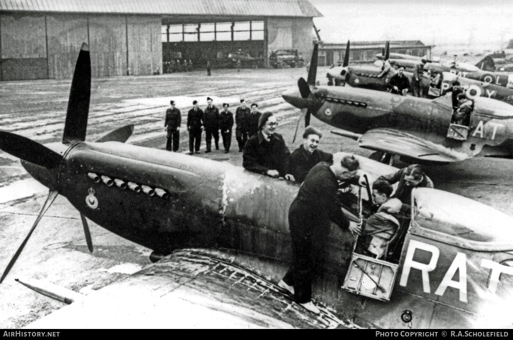 Aircraft Photo of RM851 | Supermarine 379 Spitfire F14 | UK - Air Force | AirHistory.net #9213