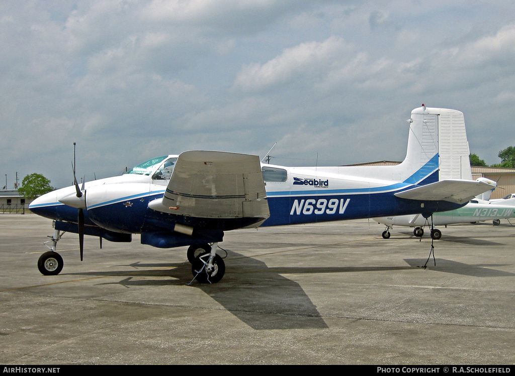 Aircraft Photo of N699V | Beech D50C Twin Bonanza | AirHistory.net #9413