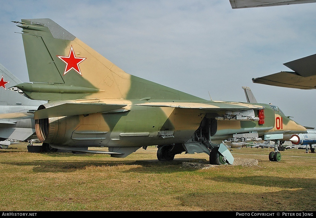 Aircraft Photo of 01 red | Mikoyan-Gurevich MiG-27 | Soviet Union - Air Force | AirHistory.net #9574