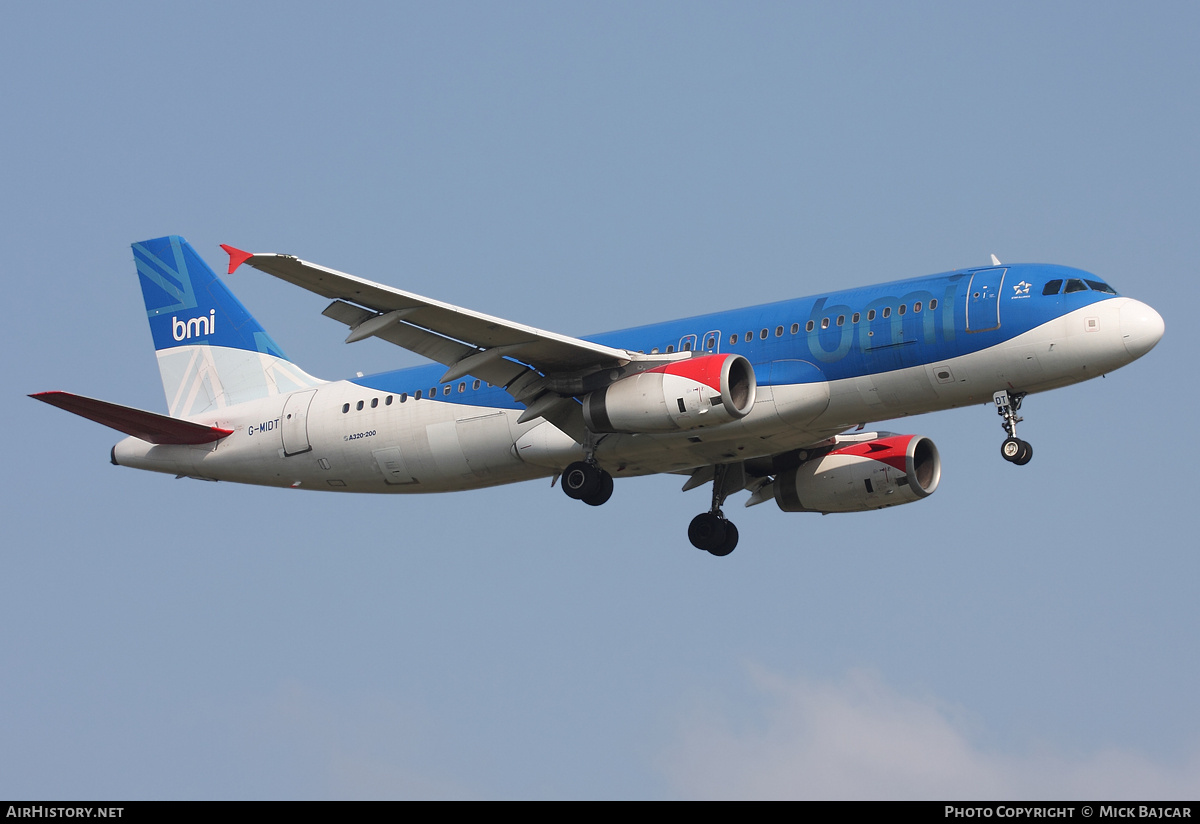 Aircraft Photo of G-MIDT | Airbus A320-232 | BMI - British Midland International | AirHistory.net #10401