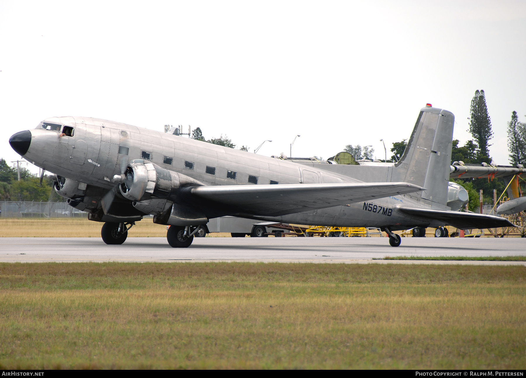 Aircraft Photo of N587MB | Douglas C-117D (DC-3S) | TMF Aircraft | AirHistory.net #10729