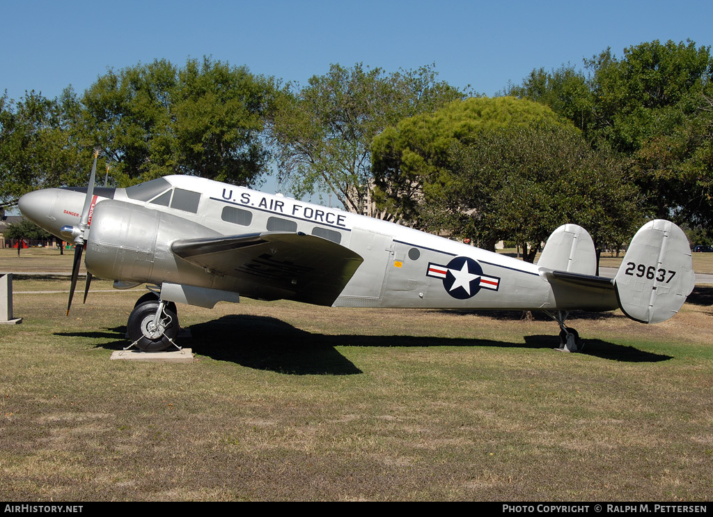 Aircraft Photo of 29637 | Beech UC-45J Expeditor | USA - Air Force | AirHistory.net #11121