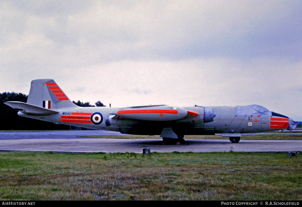 Aircraft Photo of WK142 | English Electric Canberra B2 | UK - Navy | AirHistory.net #11459