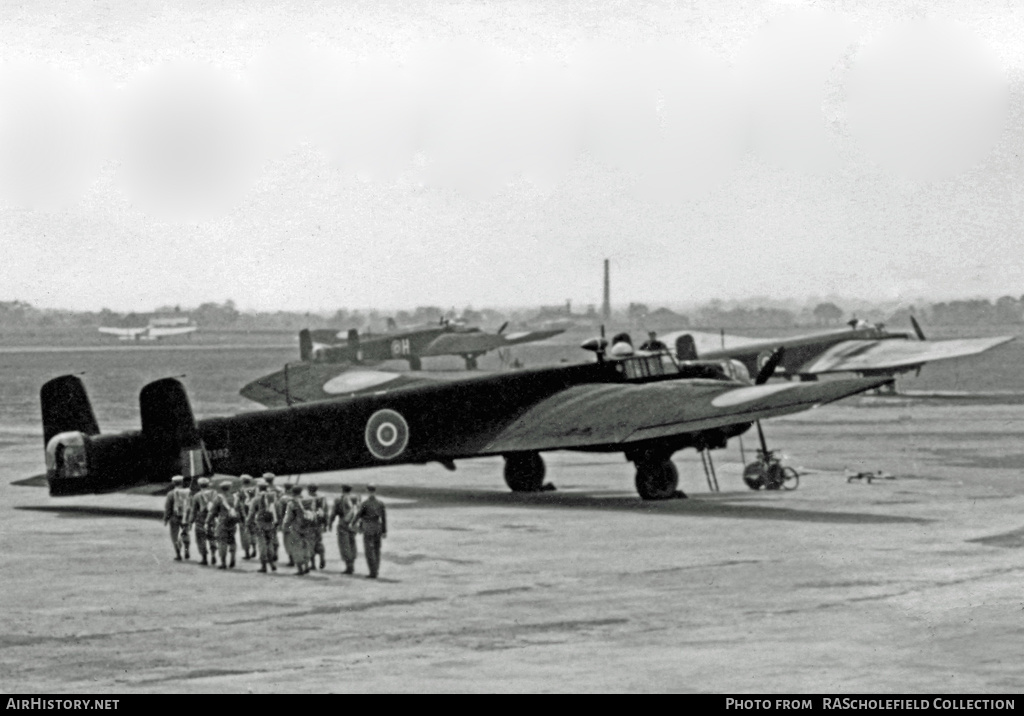 Aircraft Photo of BD392 | Armstrong Whitworth AW-38 Whitley Mk5 | UK - Air Force | AirHistory.net #11756