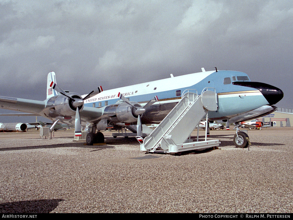 Aircraft Photo of 53-3240 | Douglas VC-118A Liftmaster (DC-6A) | USA - Air Force | AirHistory.net #12679
