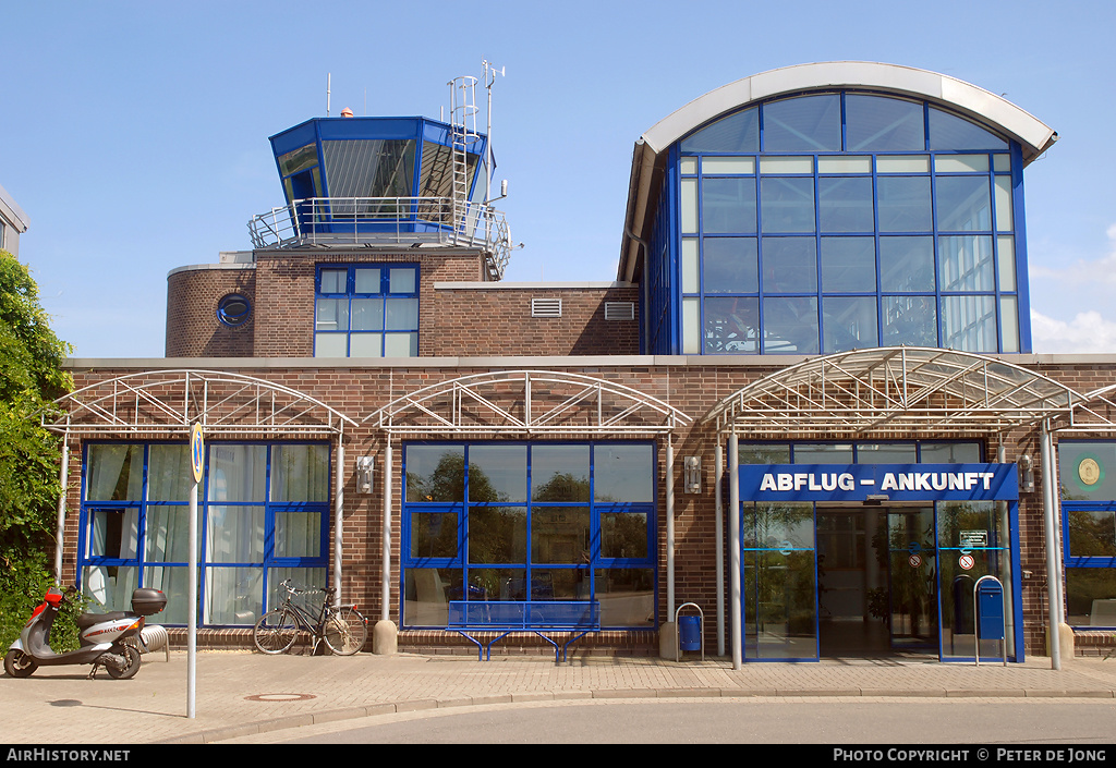 Airport photo of Bremerhaven (EDWB / BRV) (closed) in Germany | AirHistory.net #13026