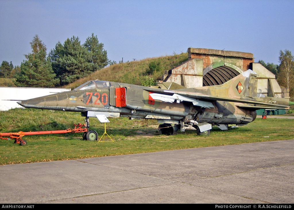 Aircraft Photo of 720 | Mikoyan-Gurevich MiG-23BN | East Germany - Air Force | AirHistory.net #14543