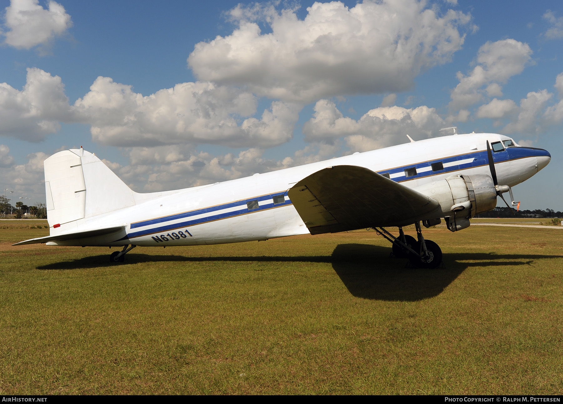 Aircraft Photo of N61981 | Douglas DC-3(A) | AirHistory.net #14584
