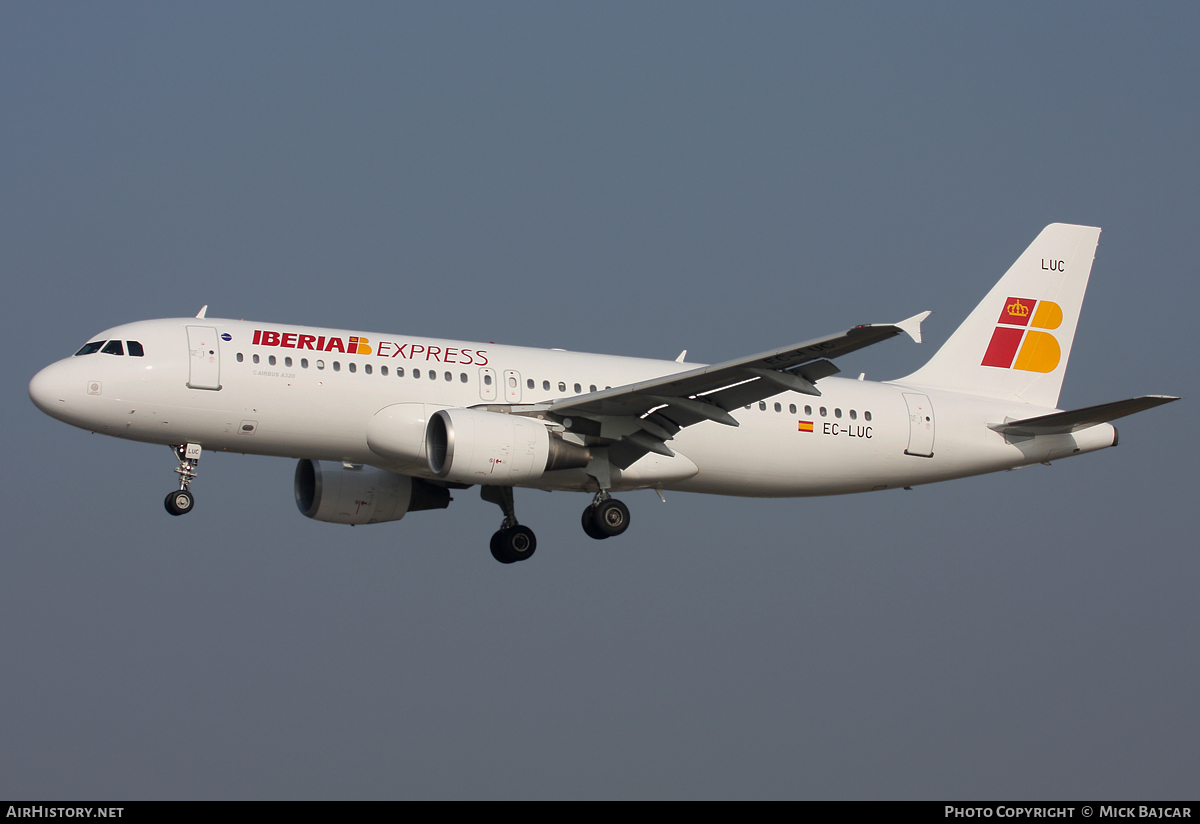 Aircraft Photo of EC-LUC | Airbus A320-214 | Iberia Express | AirHistory.net #15092
