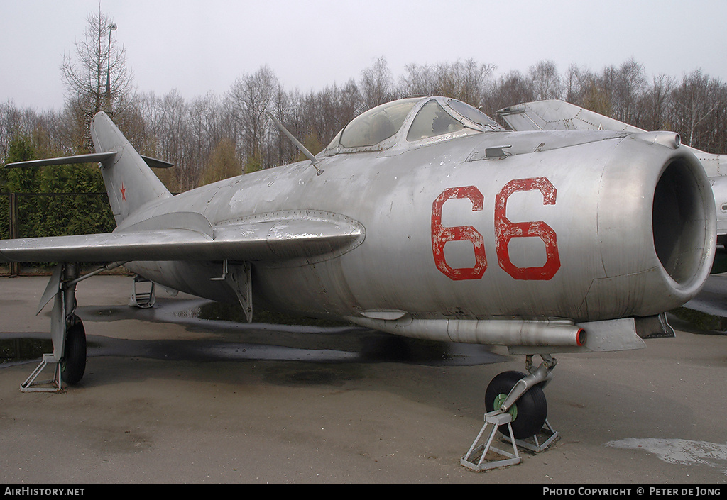 Aircraft Photo of 66 red | Mikoyan-Gurevich MiG-17 | Soviet Union - Air Force | AirHistory.net #15751