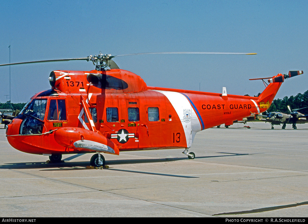 Aircraft Photo of 1371 | Sikorsky HH-52A Seaguard (S-62A) | USA - Coast Guard | AirHistory.net #16005