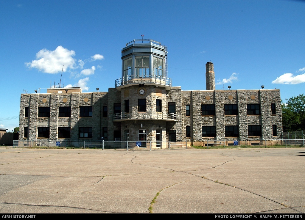 Airport photo of Saint Paul - Downtown / Holman Field (KSTP / STP) in Minnesota, United States | AirHistory.net #16012