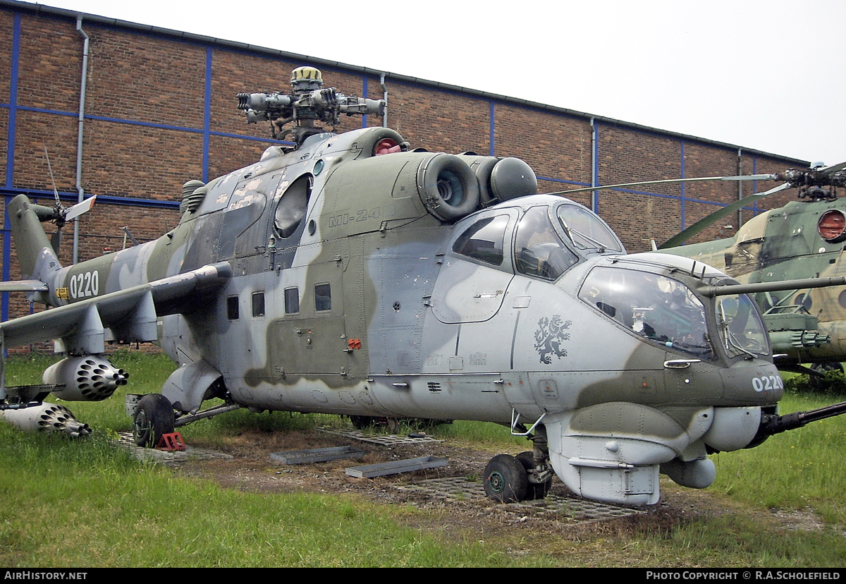 Aircraft Photo of 0220 | Mil Mi-24D | Czechoslovakia - Air Force | AirHistory.net #16031