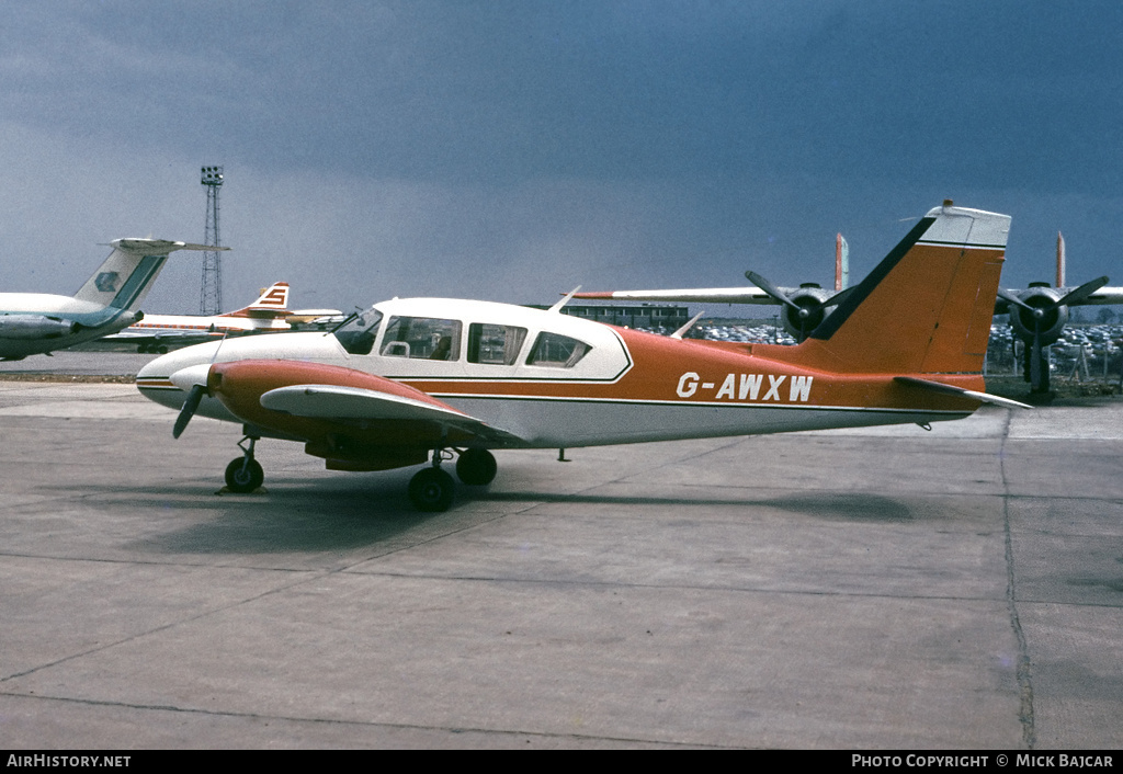 Aircraft Photo of G-AWXW | Piper PA-23-250 Aztec D | AirHistory.net #17420