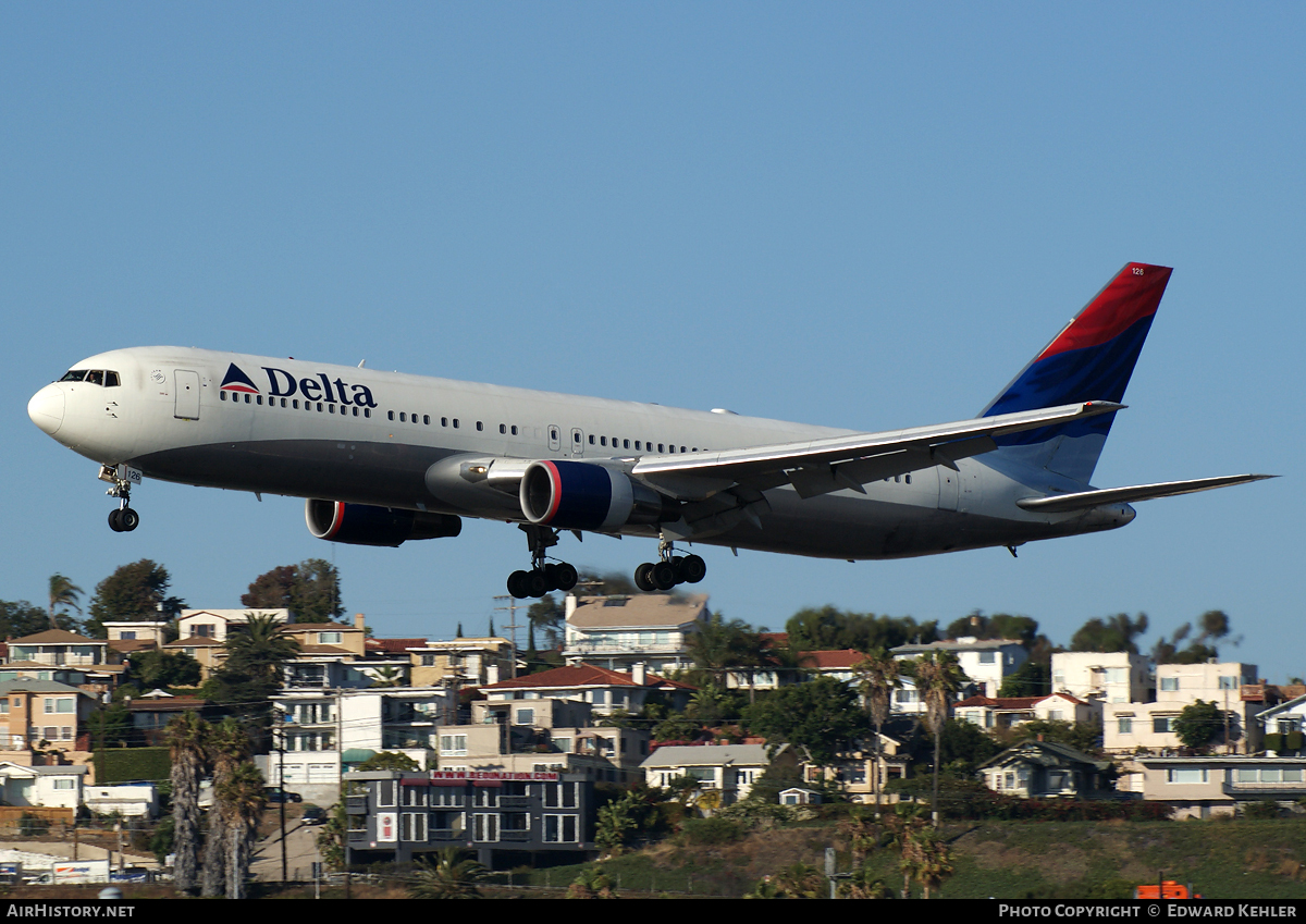 Aircraft Photo of N126DL | Boeing 767-332 | Delta Air Lines | AirHistory.net #17527