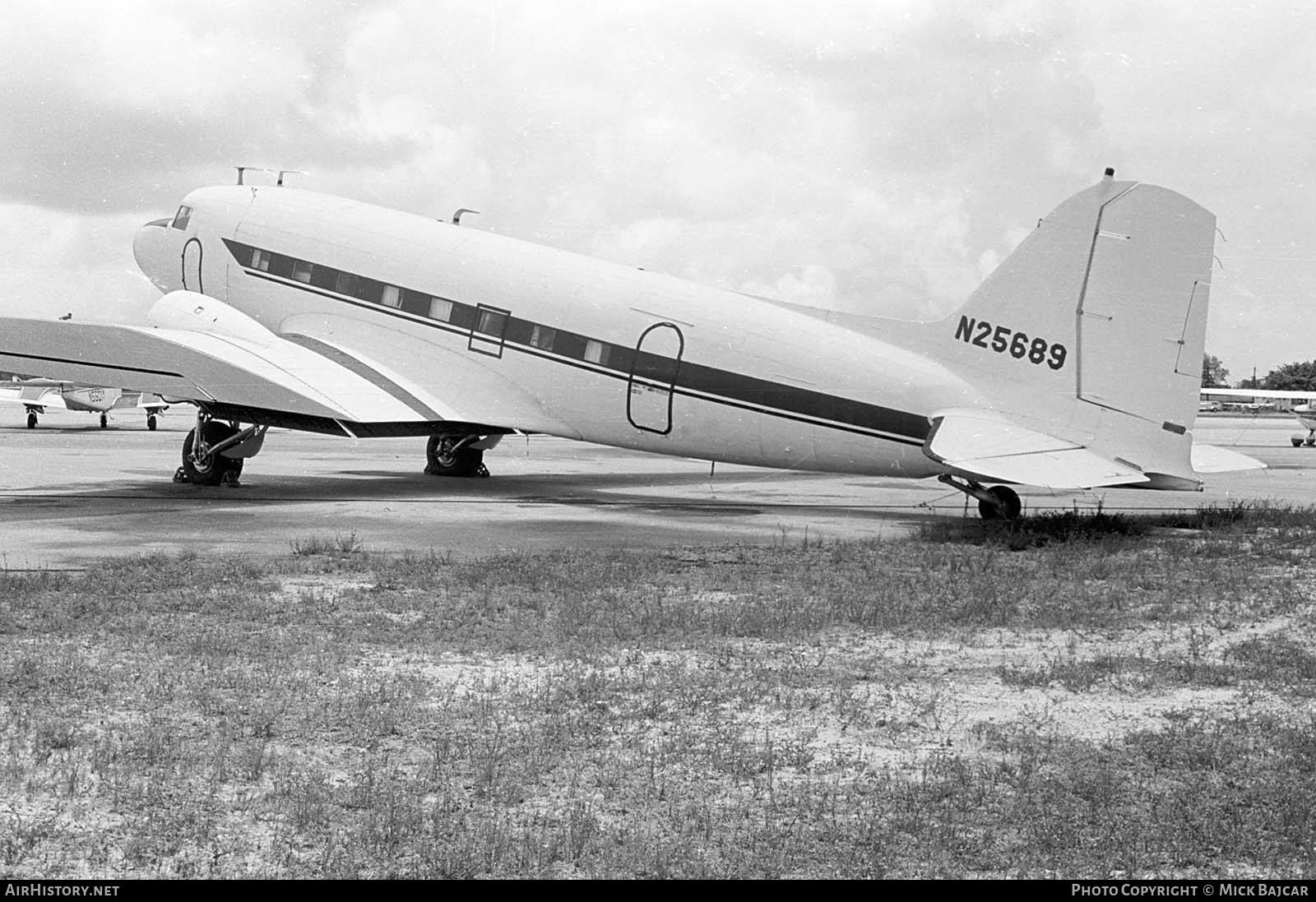 Aircraft Photo of N25689 | Douglas DC-3(A) | AirHistory.net #18167