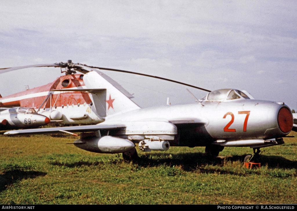Aircraft Photo of 27 red | Mikoyan-Gurevich MiG-15bisISh | Soviet Union - Air Force | AirHistory.net #18351