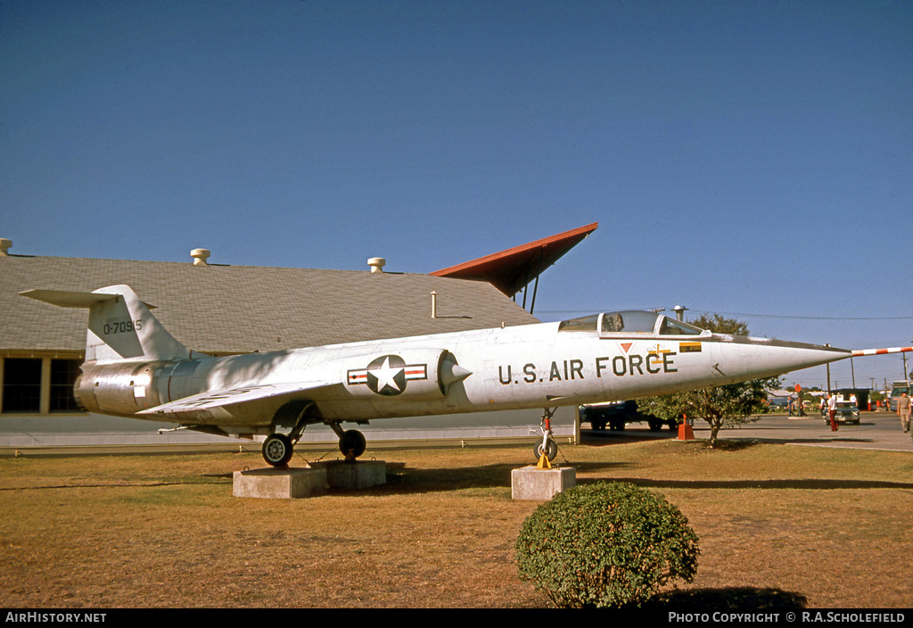 Aircraft Photo of 57-915 / 0-70915 | Lockheed F-104C Starfighter | USA - Air Force | AirHistory.net #18544