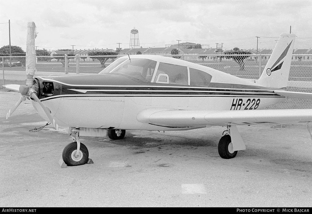 Aircraft Photo of HR-228 | Piper PA-24-400 Comanche 400 | AirHistory.net #19077