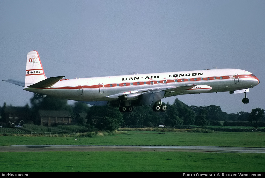 Aircraft Photo of G-AYWX | De Havilland D.H. 106 Comet 4C | Dan-Air London | AirHistory.net #19164