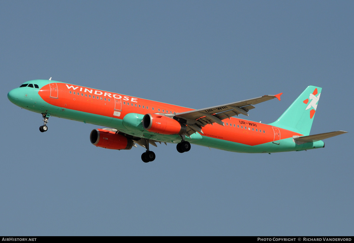 Aircraft Photo of UR-WRI | Airbus A321-231 | Windrose | AirHistory.net #19230